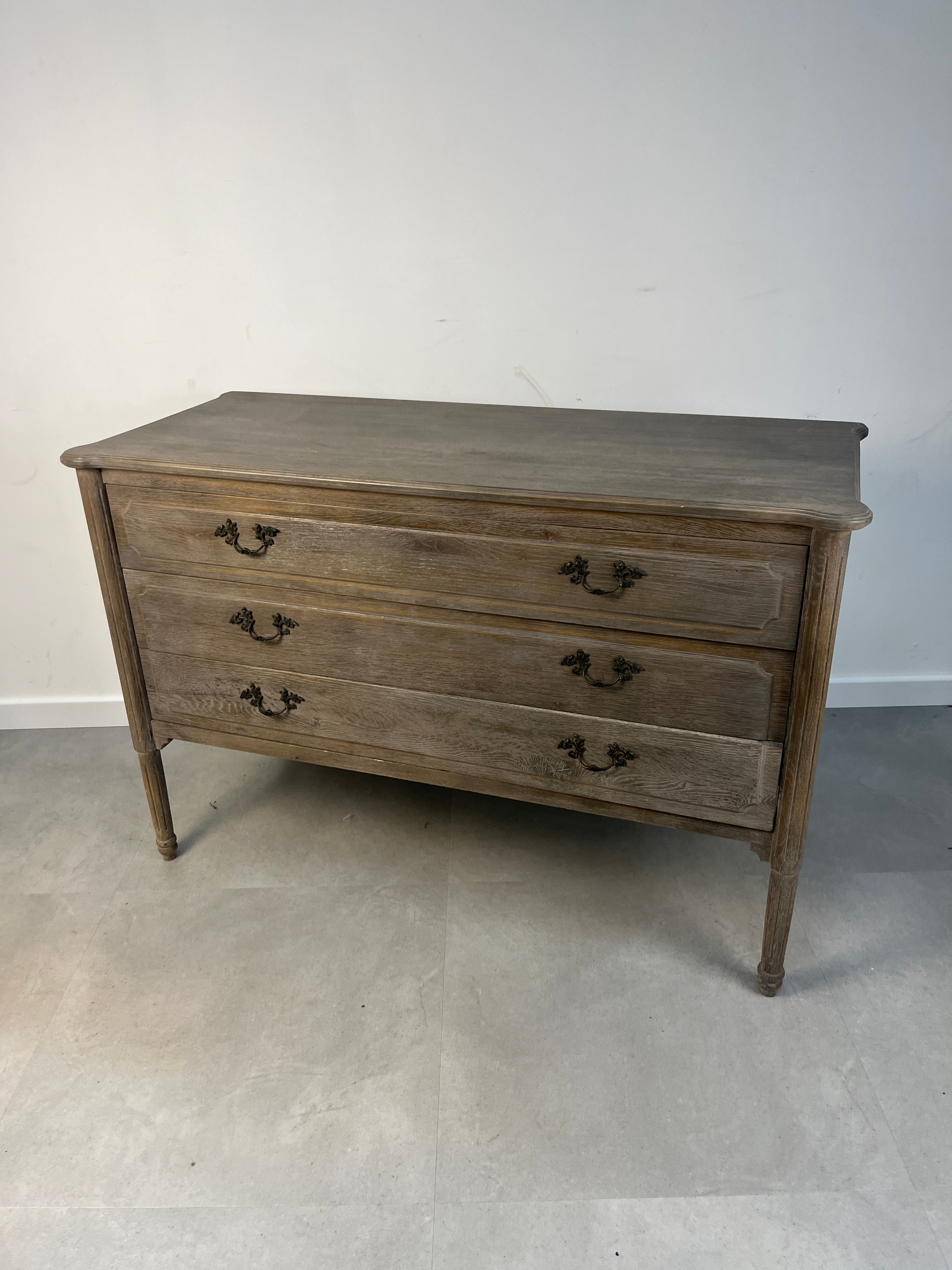 Toilette en chêne brûlé