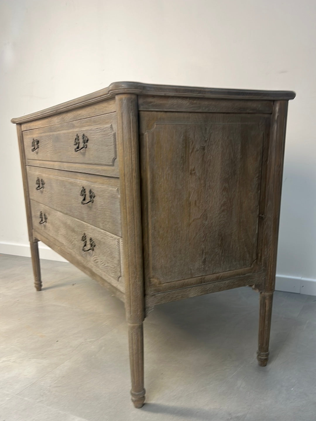 Toilette en chêne brûlé