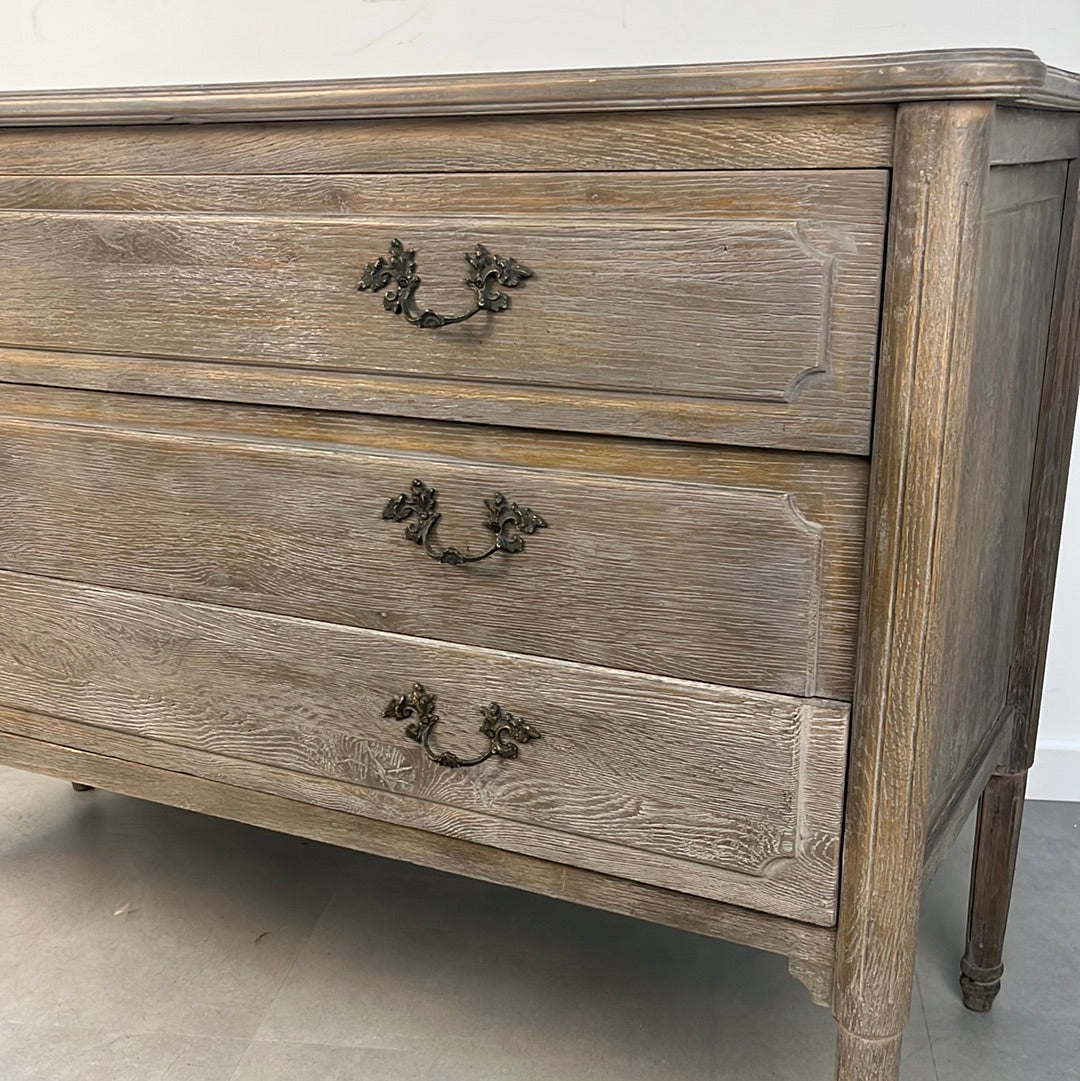 Toilette en chêne brûlé